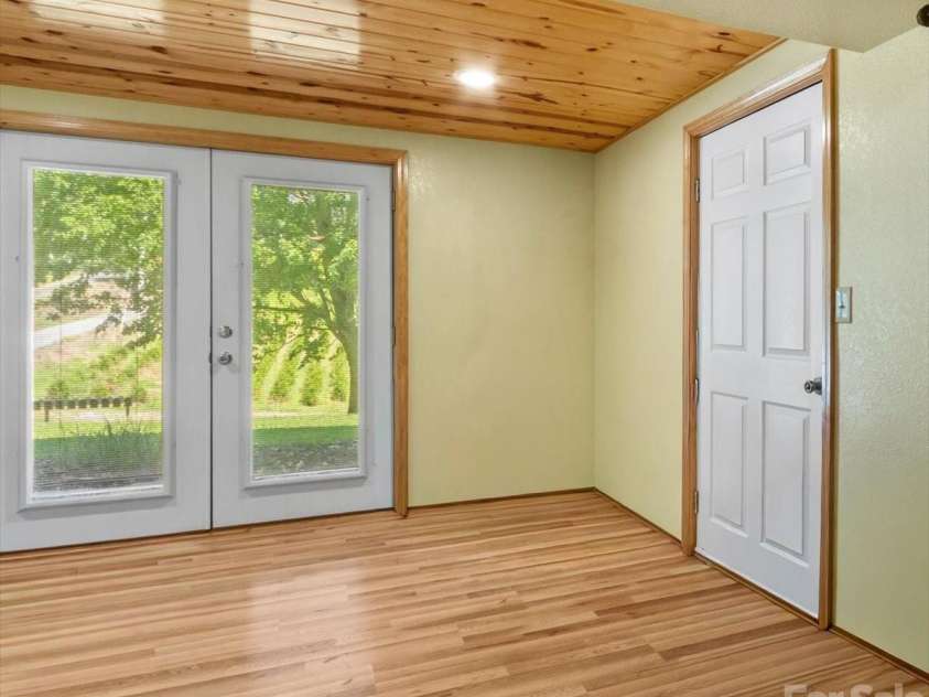 299 Mcdowell Lane, Burnsville, NC 28714.  MLS# CAR4420627, YatesRealty ID 48233. 