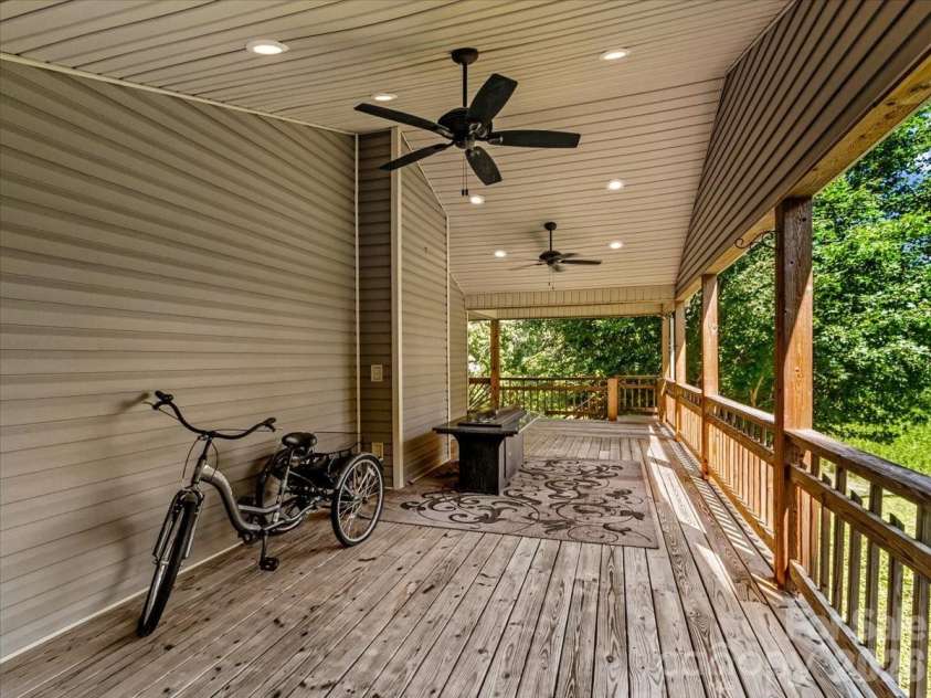 299 Mcdowell Lane, Burnsville, NC 28714.  MLS# CAR4420627, YatesRealty ID 48233. 