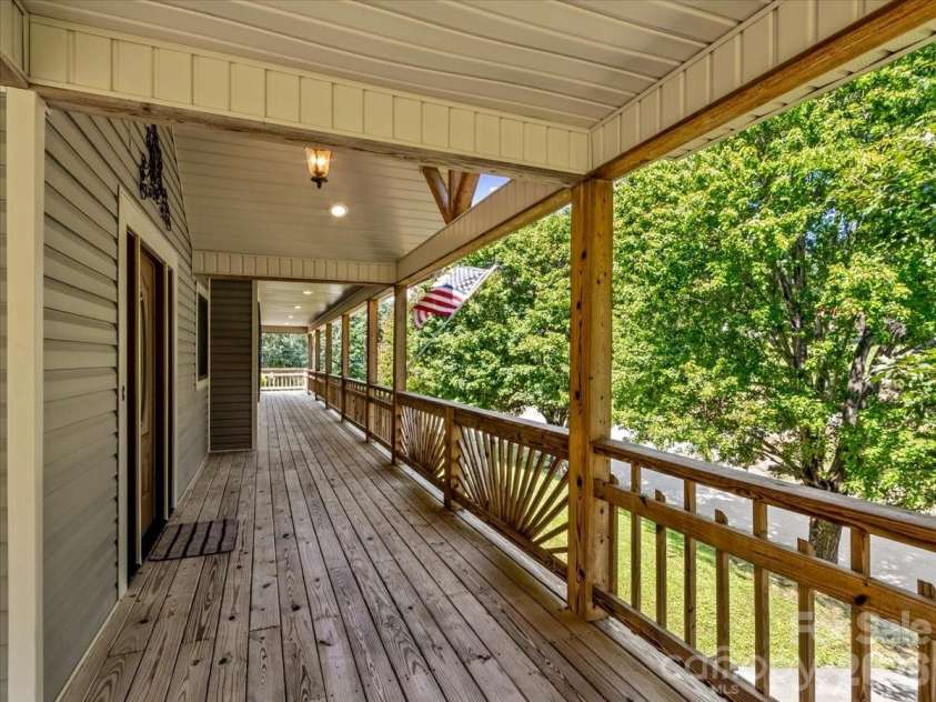 299 Mcdowell Lane, Burnsville, NC 28714.  MLS# CAR4420627, YatesRealty ID 48233. 