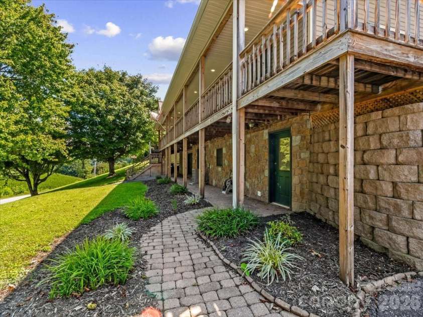 299 Mcdowell Lane, Burnsville, NC 28714.  MLS# CAR4420627, YatesRealty ID 48233. 