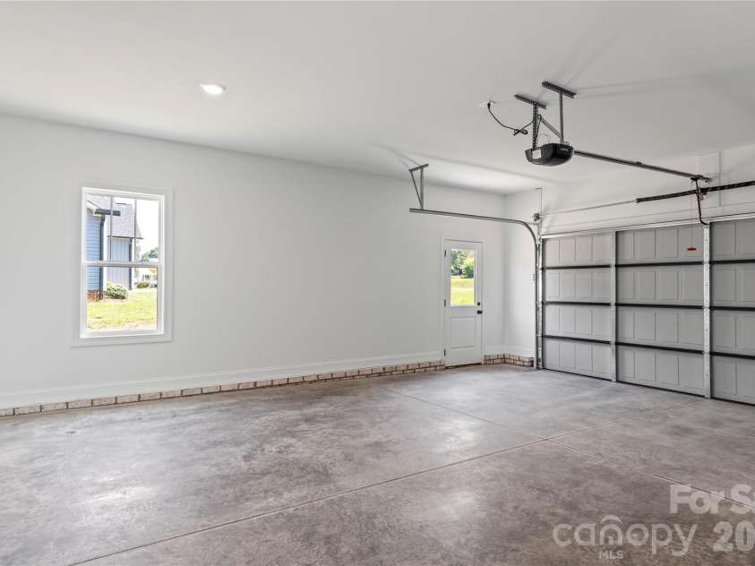2850 Leonard Road, Lexington, NC 27295.  MLS# CAR4420648, YatesRealty ID 48234. 