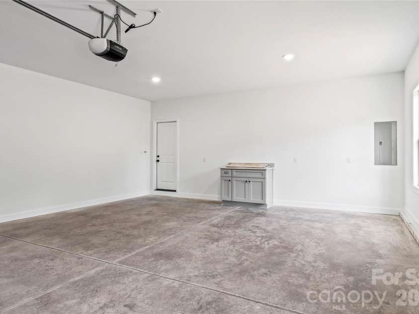 2850 Leonard Road, Lexington, NC 27295.  MLS# CAR4420648, YatesRealty ID 48234. 