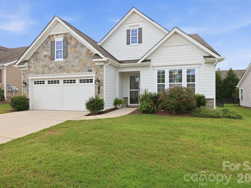 7106 Overjoyed Crossing, Charlotte, NC 28215.  MLS# CAR4417252, YatesRealty ID 48236. 