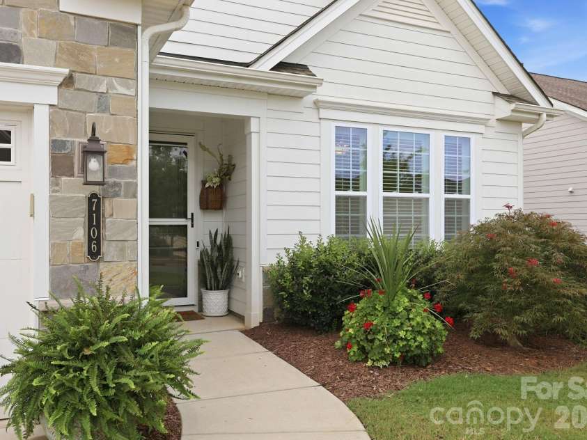 7106 Overjoyed Crossing, Charlotte, NC 28215.  MLS# CAR4417252, YatesRealty ID 48236. 
