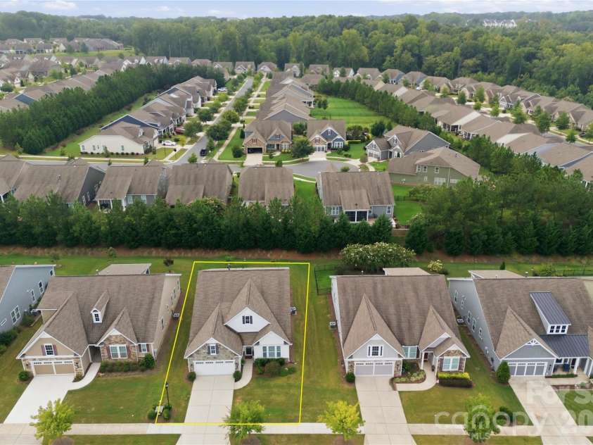 7106 Overjoyed Crossing, Charlotte, NC 28215.  MLS# CAR4417252, YatesRealty ID 48236. 