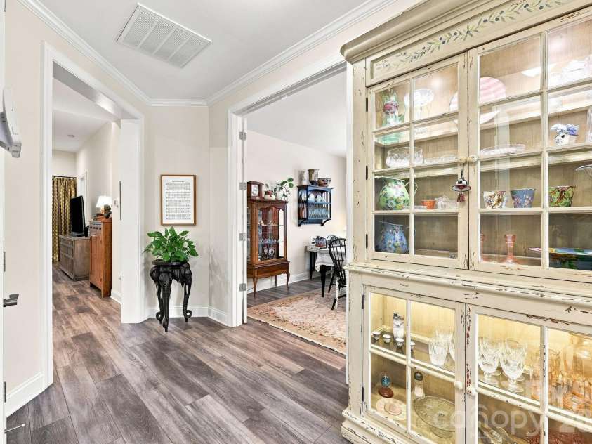 7106 Overjoyed Crossing, Charlotte, NC 28215.  MLS# CAR4417252, YatesRealty ID 48236. 