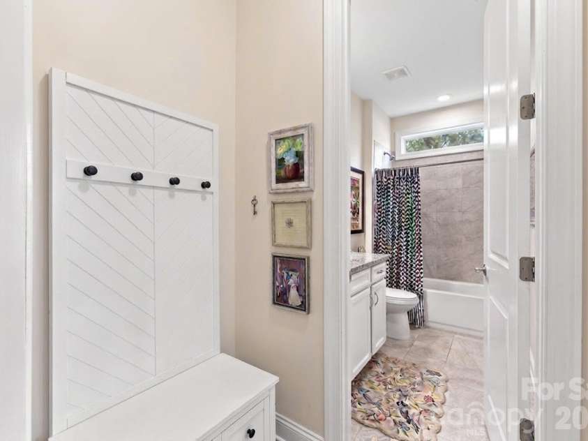 7106 Overjoyed Crossing, Charlotte, NC 28215.  MLS# CAR4417252, YatesRealty ID 48236. 