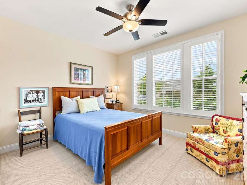 7106 Overjoyed Crossing, Charlotte, NC 28215.  MLS# CAR4417252, YatesRealty ID 48236. 