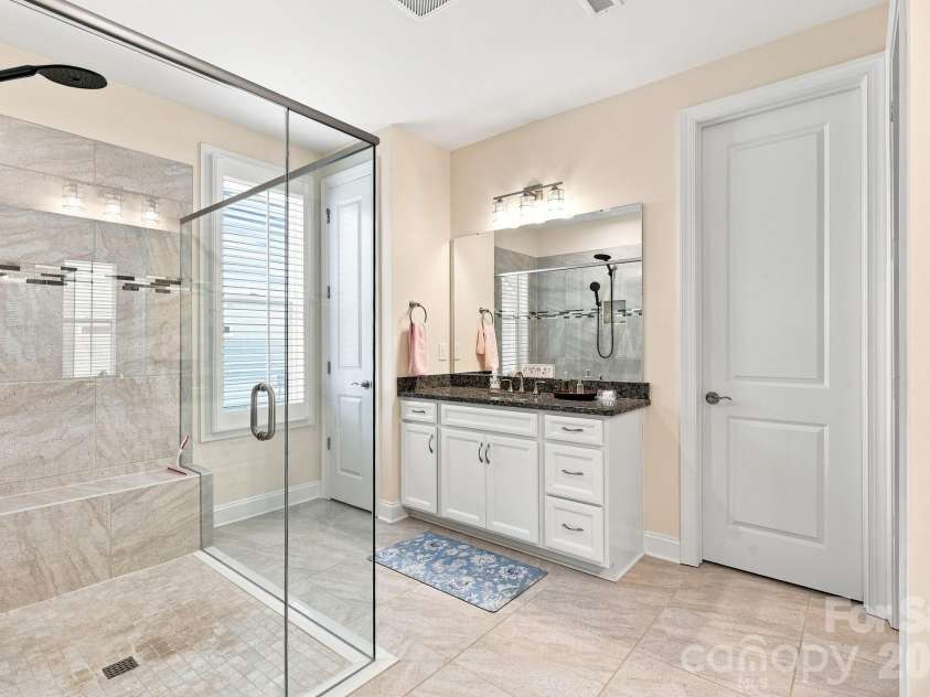 7106 Overjoyed Crossing, Charlotte, NC 28215.  MLS# CAR4417252, YatesRealty ID 48236. 