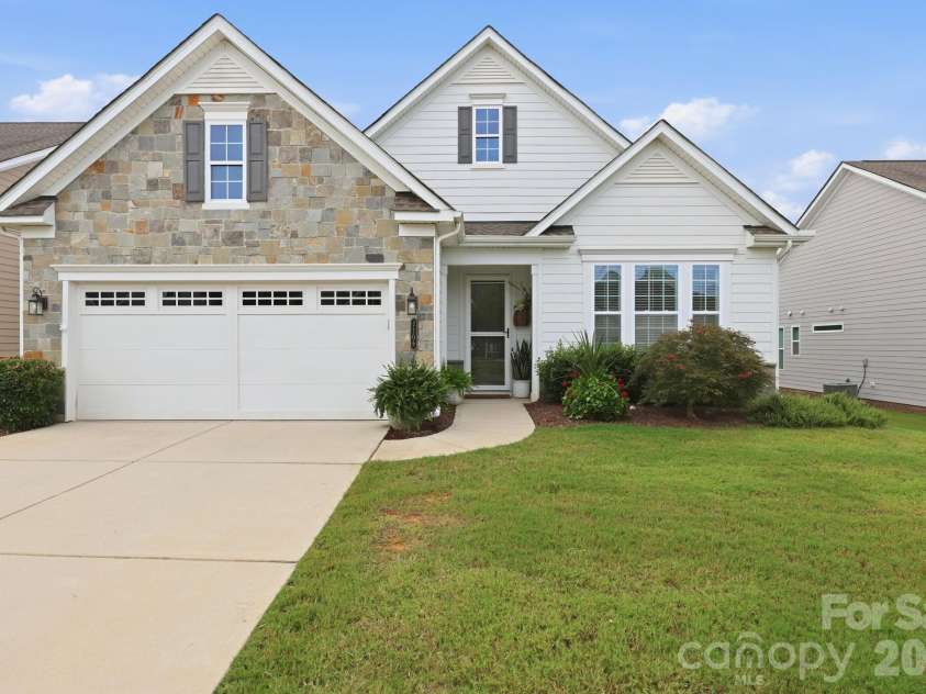7106 Overjoyed Crossing, Charlotte, NC 28215.  MLS# CAR4417252, YatesRealty ID 48236. 