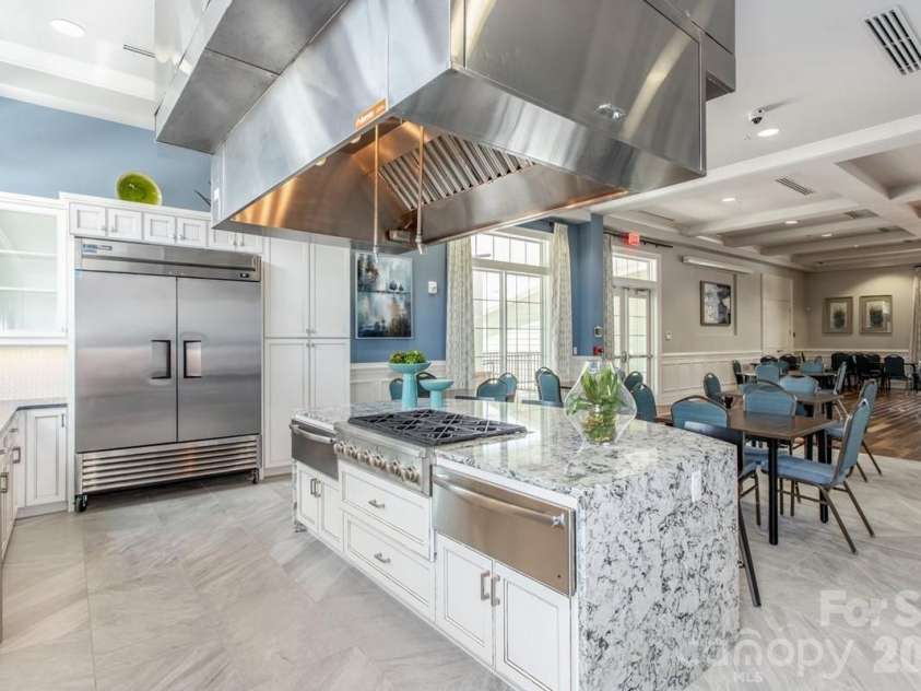 7106 Overjoyed Crossing, Charlotte, NC 28215.  MLS# CAR4417252, YatesRealty ID 48236. 
