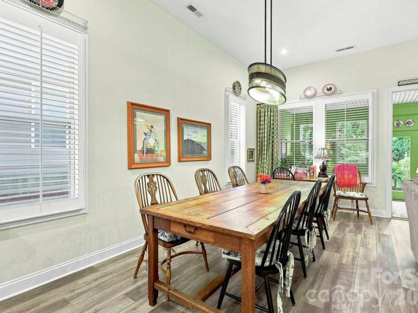 7106 Overjoyed Crossing, Charlotte, NC 28215.  MLS# CAR4417252, YatesRealty ID 48236. 