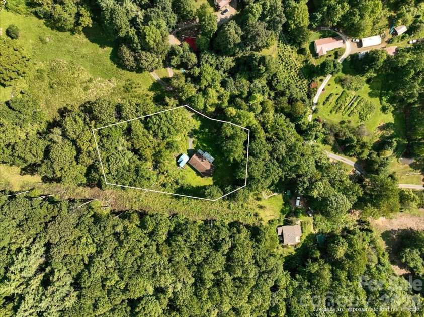 195 Banjo Branch Road, Burnsville, NC 28714.  MLS# CAR4420651, YatesRealty ID 48237. 