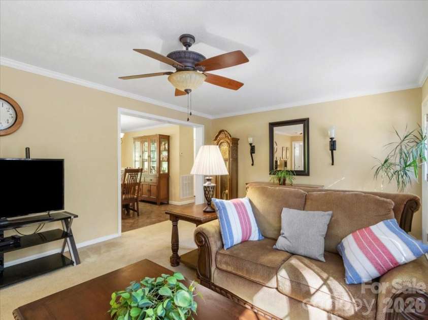195 Banjo Branch Road, Burnsville, NC 28714.  MLS# CAR4420651, YatesRealty ID 48237. 