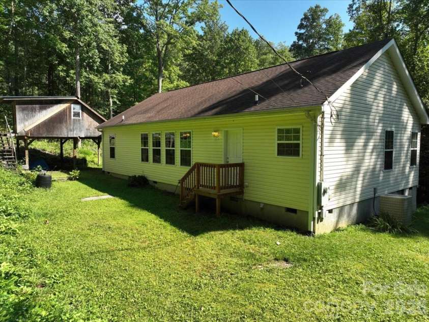 195 Banjo Branch Road, Burnsville, NC 28714.  MLS# CAR4420651, YatesRealty ID 48237. 