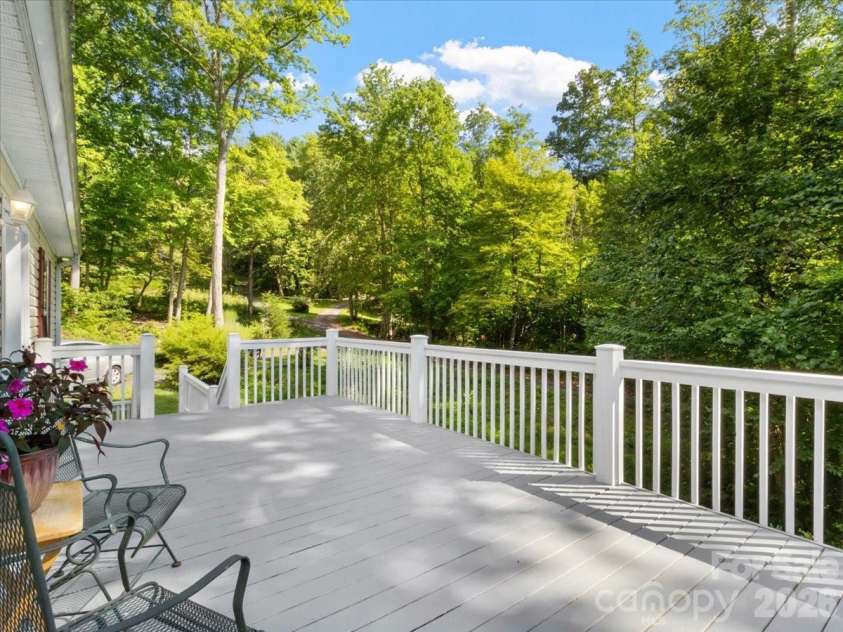 195 Banjo Branch Road, Burnsville, NC 28714.  MLS# CAR4420651, YatesRealty ID 48237. 