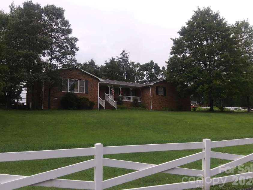 1753 Smith Farm Road, Lexington, NC 27292.  MLS# CAR4420609, YatesRealty ID 48238. 