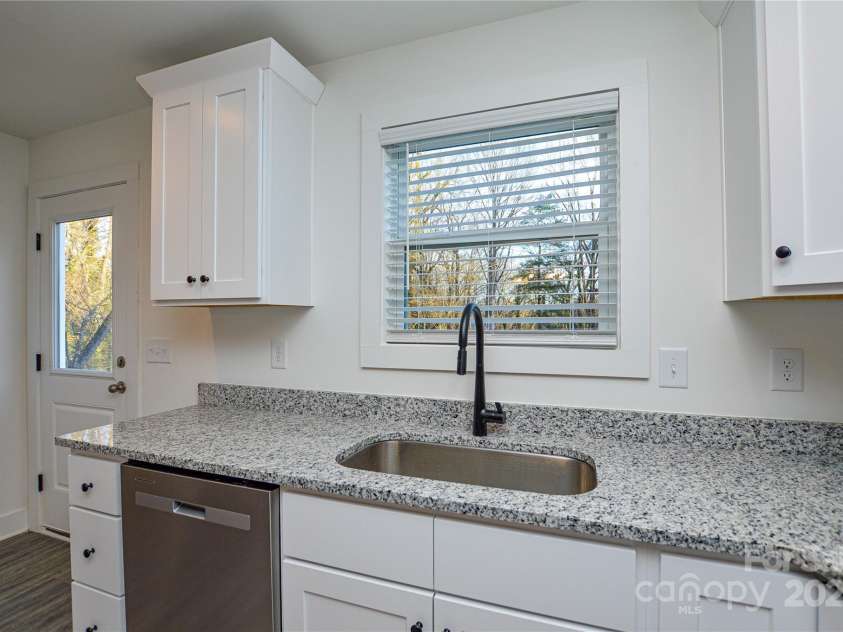 419 Alexander Avenue, Morganton, NC 28655.  MLS# CAR4224930, YatesRealty ID 4824. 