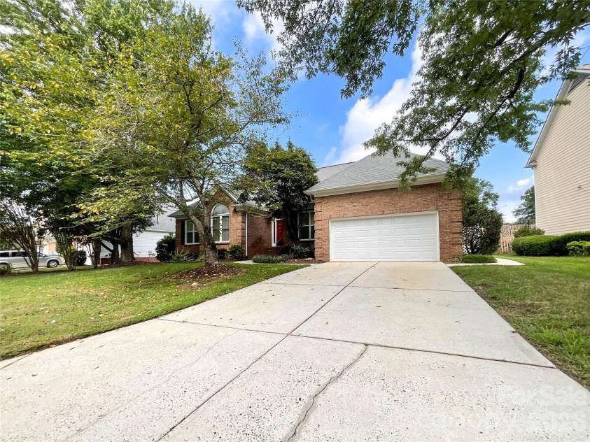 7000 Royce Court, Charlotte, NC 28277.  MLS# CAR4420656, YatesRealty ID 48241. 7000 Royce Front