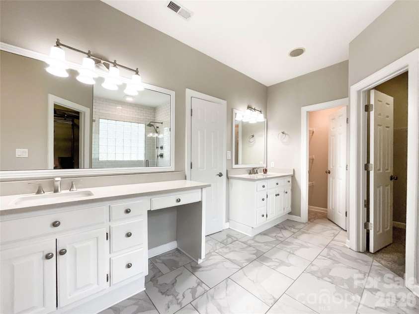 7000 Royce Court, Charlotte, NC 28277.  MLS# CAR4420656, YatesRealty ID 48241. Master Bath