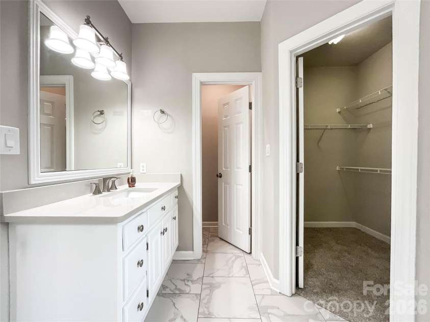 7000 Royce Court, Charlotte, NC 28277.  MLS# CAR4420656, YatesRealty ID 48241. Master Bath