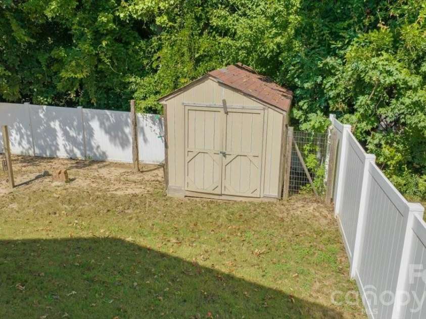 1057 Bolivia Drive, Gastonia, NC 28054.  MLS# CAR4420557, YatesRealty ID 48242. 