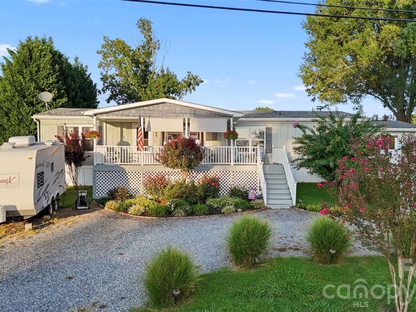 949 Riverview Road Extension, Lexington, NC 27292.  MLS# CAR4420681, YatesRealty ID 48243. 