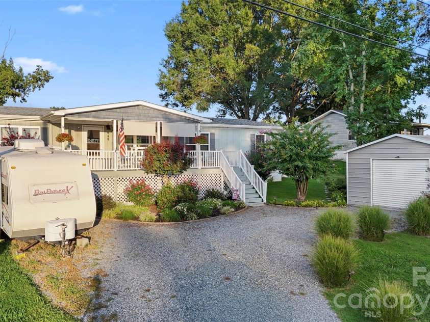 949 Riverview Road Extension, Lexington, NC 27292.  MLS# CAR4420681, YatesRealty ID 48243. 