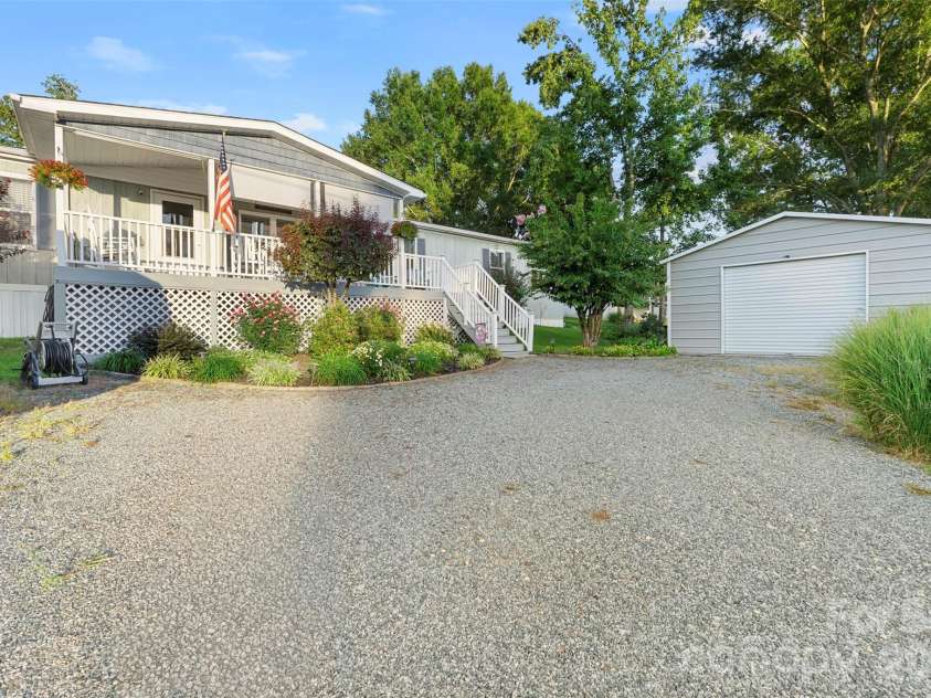949 Riverview Road Extension, Lexington, NC 27292.  MLS# CAR4420681, YatesRealty ID 48243. 