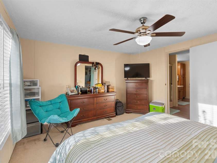 949 Riverview Road Extension, Lexington, NC 27292.  MLS# CAR4420681, YatesRealty ID 48243. 