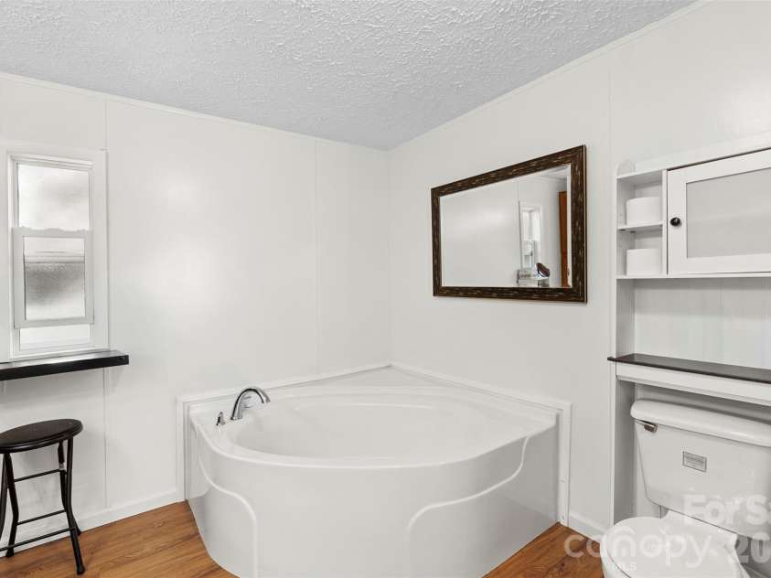 949 Riverview Road Extension, Lexington, NC 27292.  MLS# CAR4420681, YatesRealty ID 48243. 