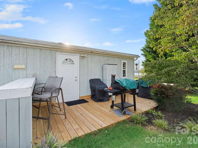 949 Riverview Road Extension, Lexington, NC 27292.  MLS# CAR4420681, YatesRealty ID 48243. 