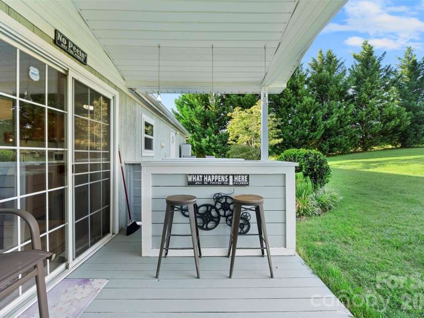 949 Riverview Road Extension, Lexington, NC 27292.  MLS# CAR4420681, YatesRealty ID 48243. 