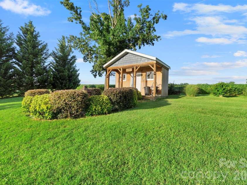 949 Riverview Road Extension, Lexington, NC 27292.  MLS# CAR4420681, YatesRealty ID 48243. 