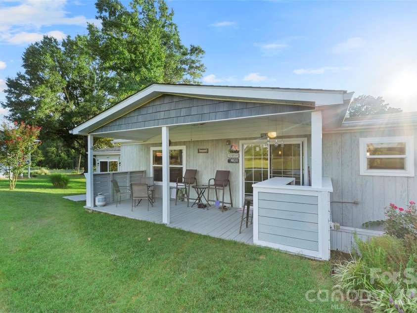 949 Riverview Road Extension, Lexington, NC 27292.  MLS# CAR4420681, YatesRealty ID 48243. 