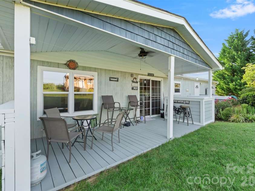949 Riverview Road Extension, Lexington, NC 27292.  MLS# CAR4420681, YatesRealty ID 48243. 