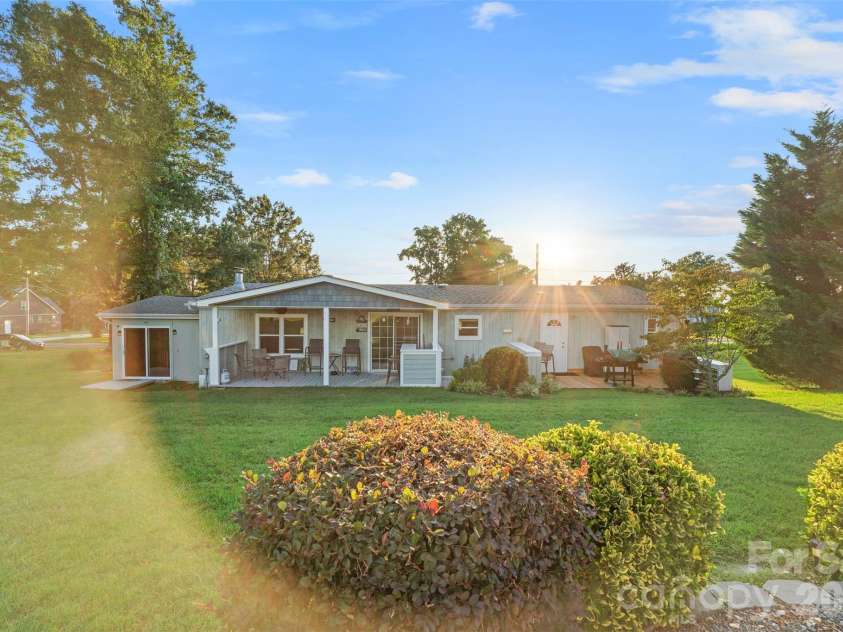 949 Riverview Road Extension, Lexington, NC 27292.  MLS# CAR4420681, YatesRealty ID 48243. 