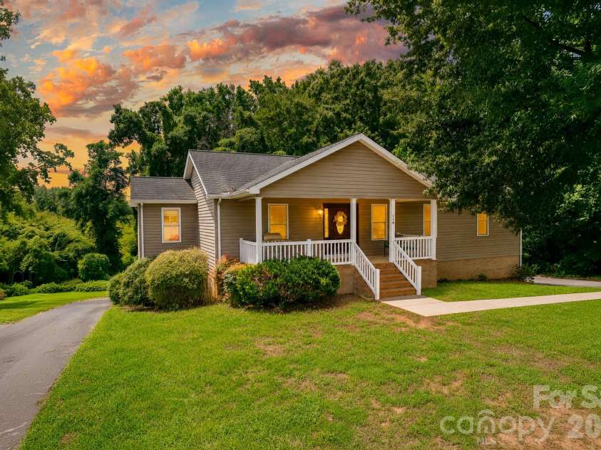 116 Brewer Lane, Mooresville, NC 28115.  MLS# CAR4413014, YatesRealty ID 48246. 