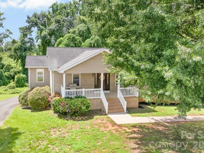 116 Brewer Lane, Mooresville, NC 28115.  MLS# CAR4413014, YatesRealty ID 48246. 