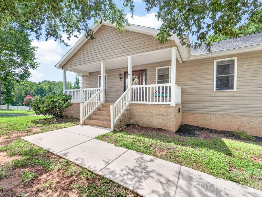 116 Brewer Lane, Mooresville, NC 28115.  MLS# CAR4413014, YatesRealty ID 48246. 