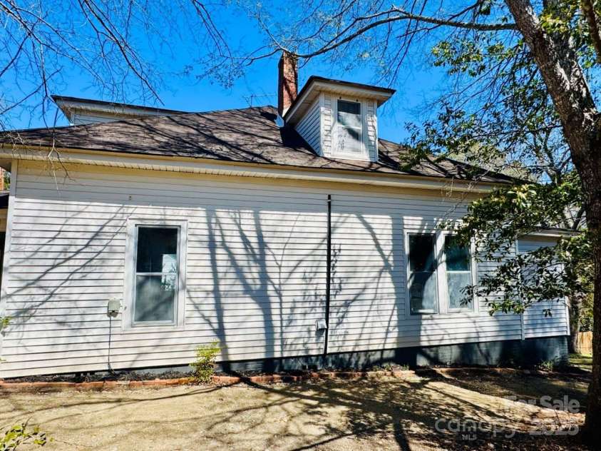 149 Crescent Drive, Chesterfield, SC 29709.  MLS# CAR4233755, YatesRealty ID 4825. 