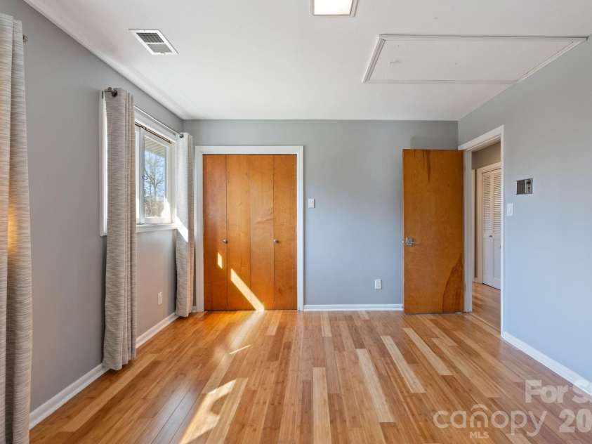 5313 Montevista Drive, Greensboro, NC 27407.  MLS# CAR4359423, YatesRealty ID 4825. 