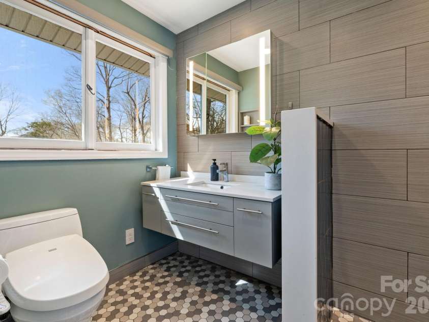 5313 Montevista Drive, Greensboro, NC 27407.  MLS# CAR4359423, YatesRealty ID 4825. 