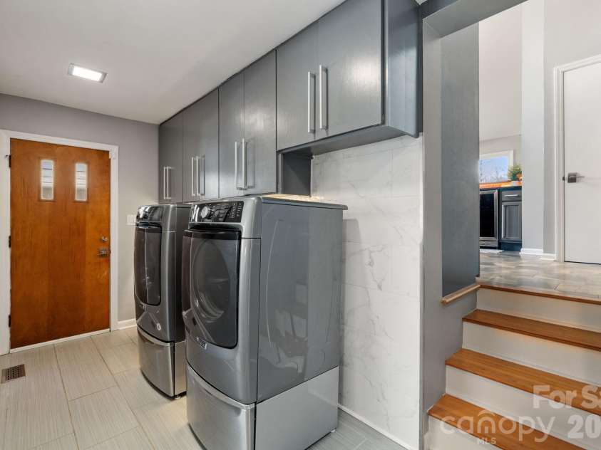5313 Montevista Drive, Greensboro, NC 27407.  MLS# CAR4359423, YatesRealty ID 4825. 