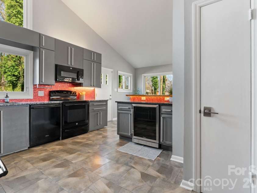 5313 Montevista Drive, Greensboro, NC 27407.  MLS# CAR4359423, YatesRealty ID 4825. 
