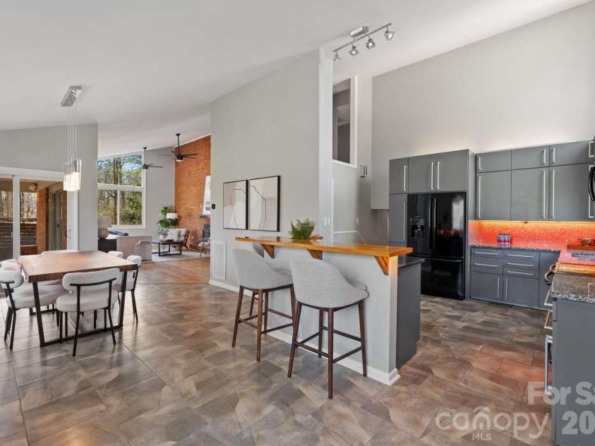 5313 Montevista Drive, Greensboro, NC 27407.  MLS# CAR4359423, YatesRealty ID 4825. 