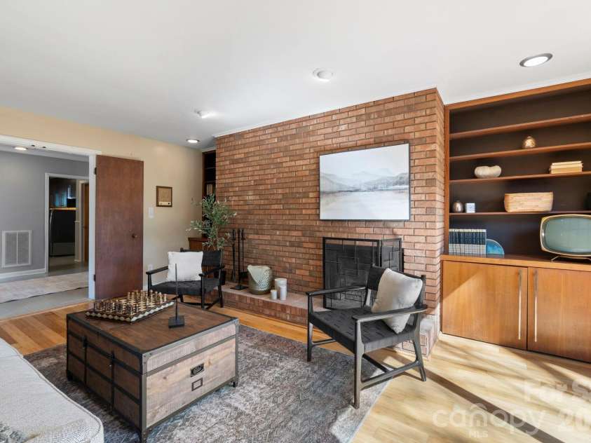5313 Montevista Drive, Greensboro, NC 27407.  MLS# CAR4359423, YatesRealty ID 4825. 