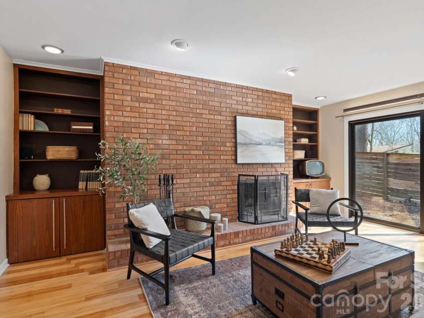 5313 Montevista Drive, Greensboro, NC 27407.  MLS# CAR4359423, YatesRealty ID 4825. 