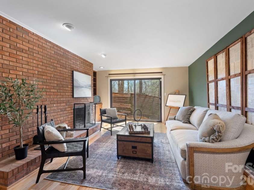 5313 Montevista Drive, Greensboro, NC 27407.  MLS# CAR4359423, YatesRealty ID 4825. 