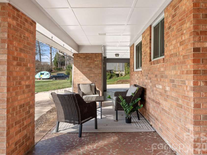 5313 Montevista Drive, Greensboro, NC 27407.  MLS# CAR4359423, YatesRealty ID 4825. 